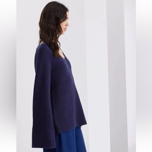 Finders Keepers Frederick Flare Sleeve Knit Ink Oversized V Neck Sweater Navy XS - Picture 3 of 7